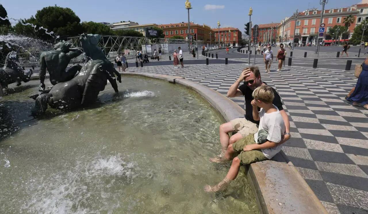 Le ciel coupé en deux sur la Côte d'Azur, la barre des 30°C atteinte pour la première fois?