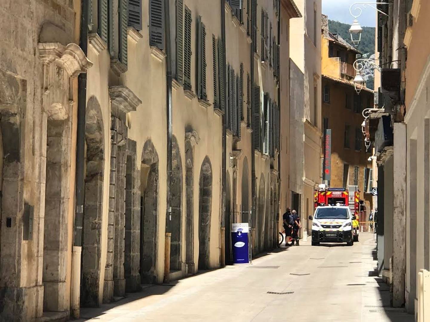 Le Jeune Homme Qui Menacait De Se Defenestrer Dans Le Centre De Toulon A Ete Interpelle Var Matin
