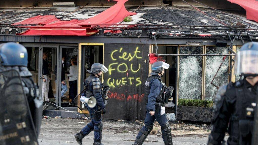 Deux "gilets jaunes" dispensés de peine après des vols au Fouquet's en marge d'une manifestation