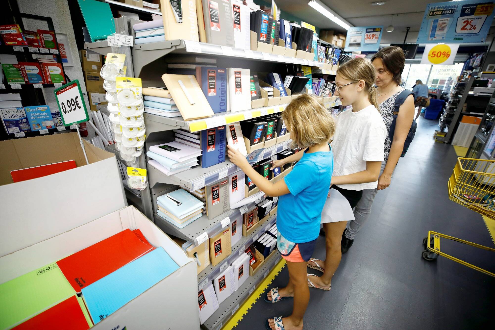 À la recherche du meilleur rapport qualité-prix: quand les parents d'élèves de la Côte d'Azur doivent s'adapter à la hausse des prix des fournitures scolaires