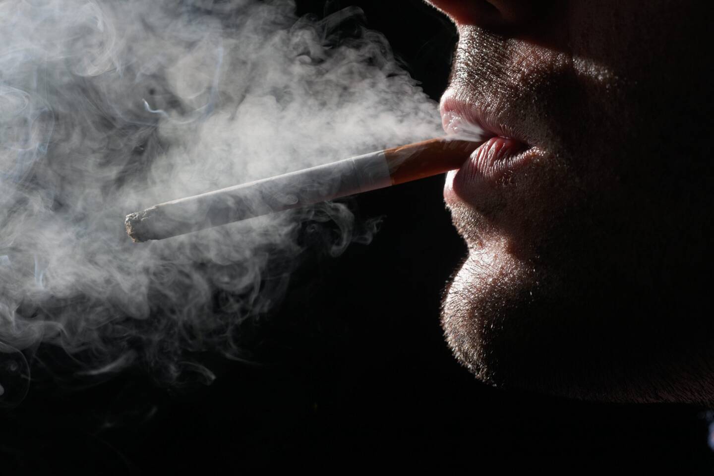 Est Ce Que Je Risque D Etre Contamine Par La Fumee De Cigarette D Un Malade De La Covid 19 Nice Matin