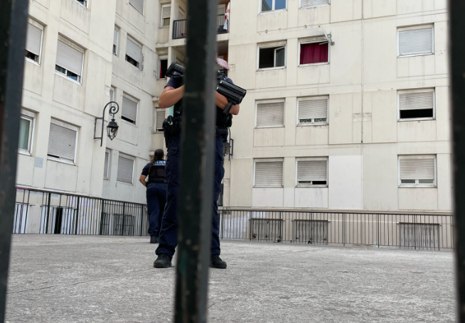 Structures gonflables et barbecue gratuit dans une cité de Nice lors de l'Aïd: deux interpellations et de la drogue saisie lors d'une opération de police