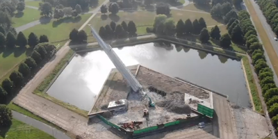 Les impressionnantes images de la destruction d'un gigantesque monument soviétique en Lettonie