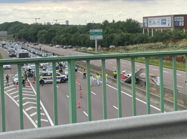 Un avion de tourisme s'écrase sur l'autoroute A4 en Seine-et-Marne, trois morts