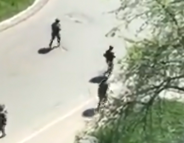 Des militaires russes engagés dans l'armée ukrainienne ont-ils lancé une opération armée en Russie? On fait le point