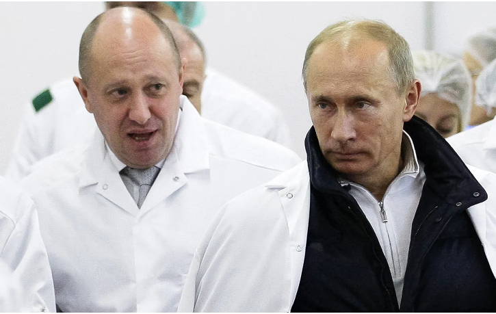 Guerre en Ukraine en direct: Poutine rend "hommage" à Prigojine, Moscou dit avoir abattu 42 drones ukrainiens en Crimée