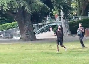 Les images de l'assaillant qui a blessé plusieurs enfants en très bas âge et un adulte à Annecy