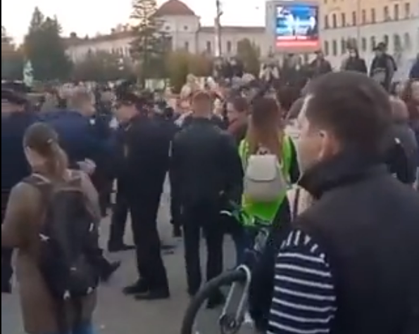 "Je ne veux pas mourir pour Poutine": au moins 360 personnes arrêtées en Russie après des manifestations contre la "mobilisation partielle"