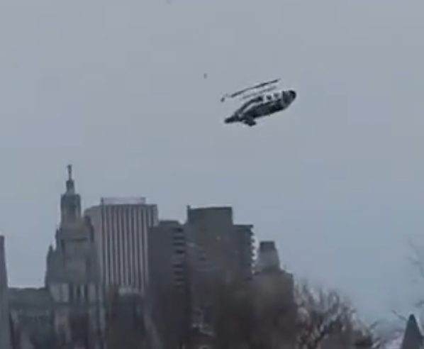 Un hélicoptère s'est abîmé dans le fleuve Hudson à New York, les images sont impressionnantes