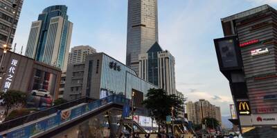 Un gratte-ciel de 300 mètres tremble et sème la panique dans l'une des plus grandes villes de Chine
