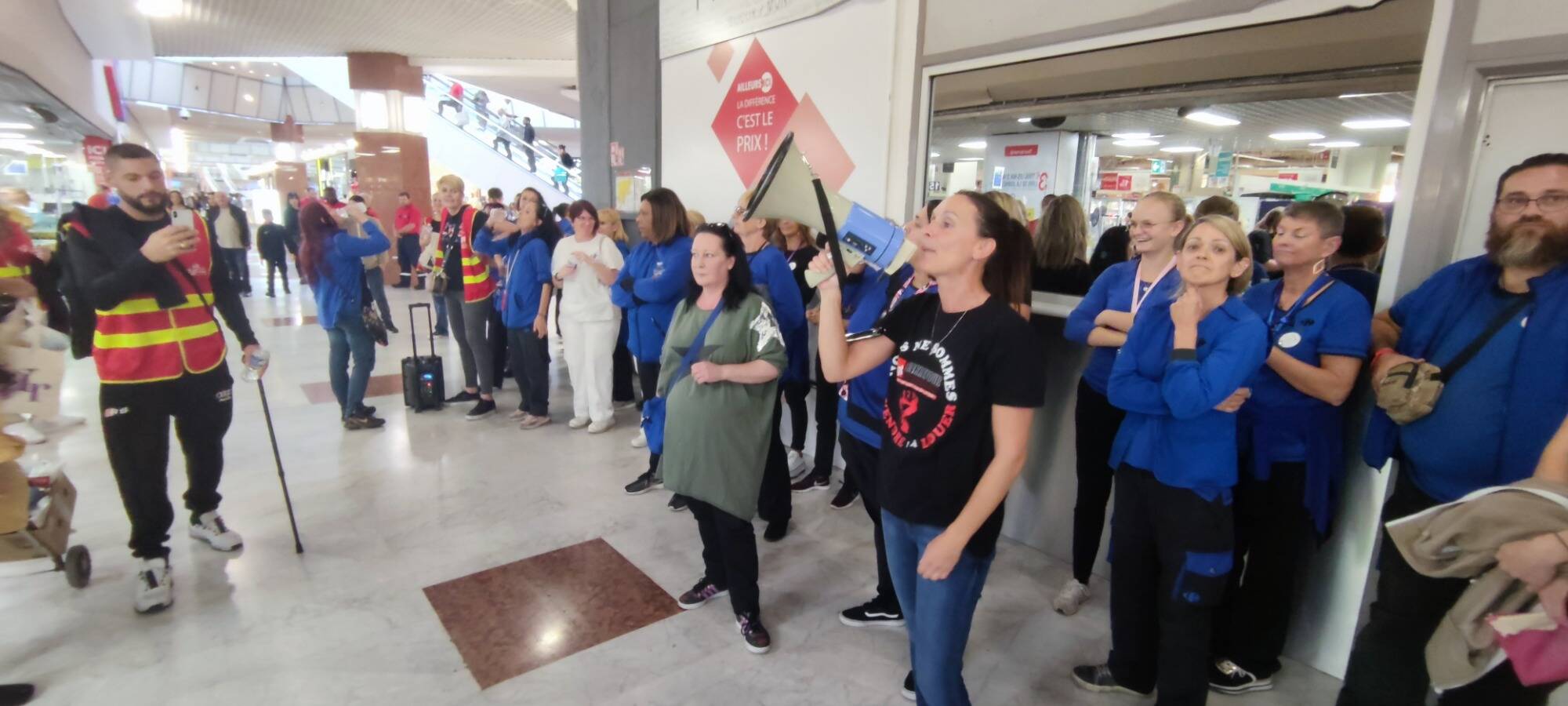 La grève surprise des employés de Carrefour Mayol, inquiets pour leur avenir après la vente du magasin à Toulon
