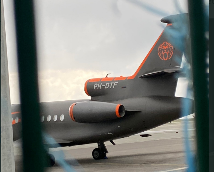 Le jet privé de Max Verstappen à l'arrêt à l'aéroport de Nice Côte d'Azur