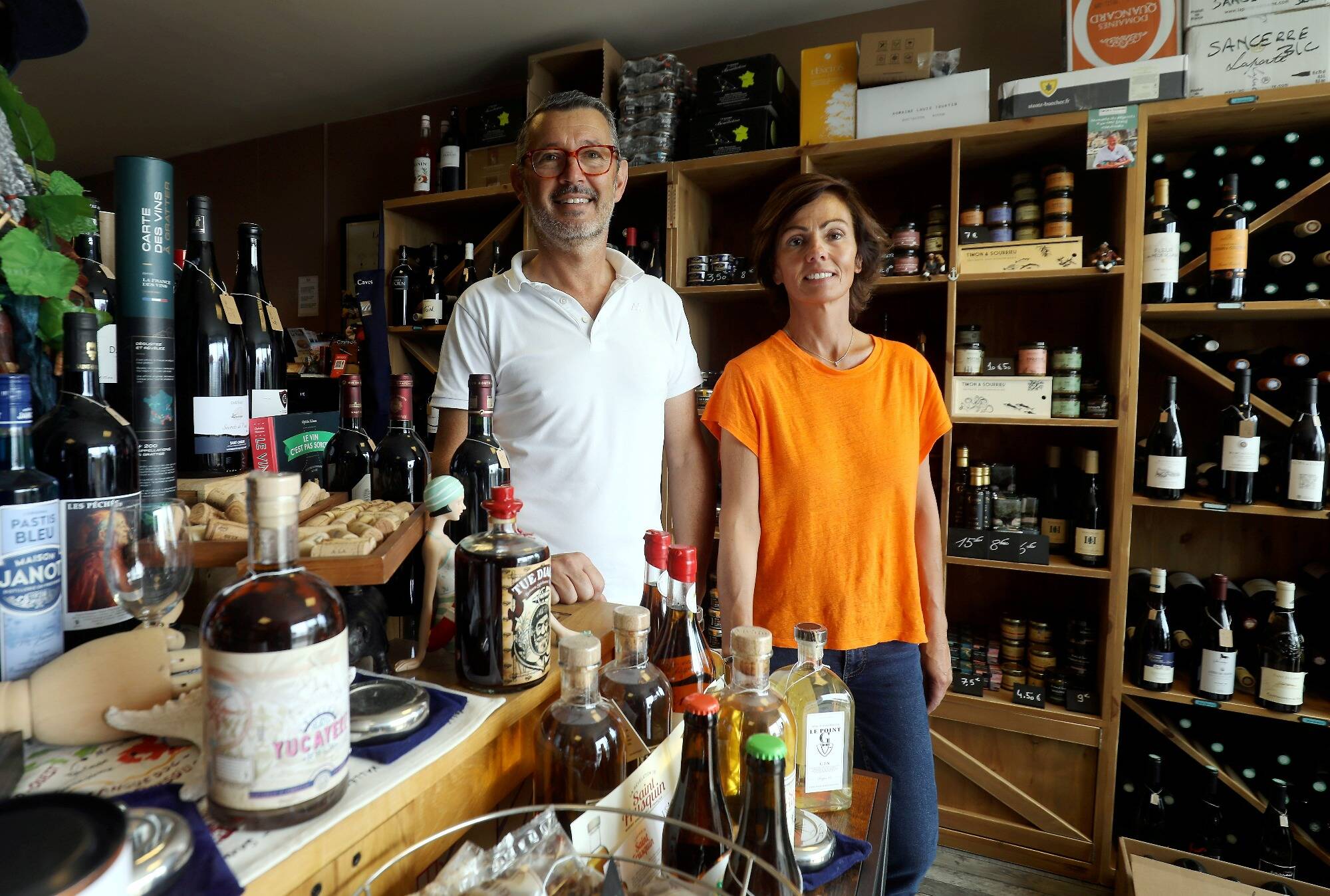 Après Paris, Londres, Monaco... Ce couple pose ses valises à Menton pour ouvrir sa cave à vin sur le port Garavan