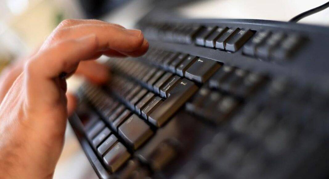 "Je pensais être amoureuse": elle croyait discuter avec un acteur des Feux de l'amour... et finit par perdre sa maison