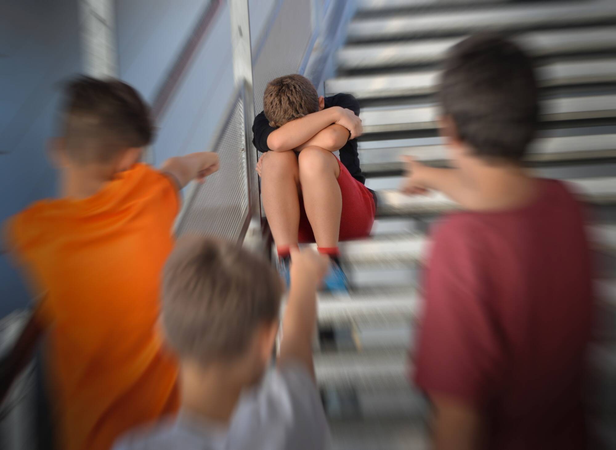 "Le premier qui bouge est gay": quel est ce jeu homophobe qui envahit les cours de récréation?