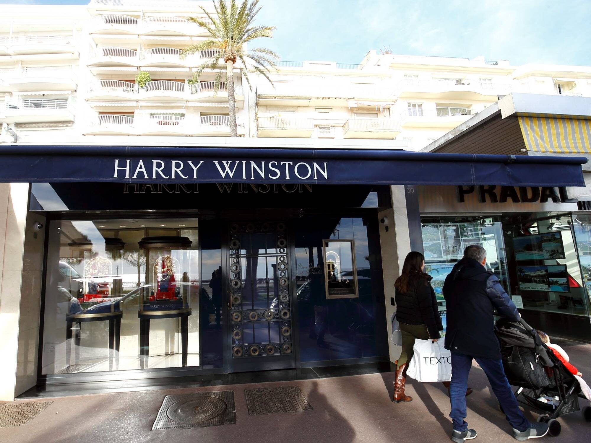 "C'est un moment où l'on n'existe plus": une victime du braquage de la bijouterie Harry-Winston à Cannes raconte son calvaire au tribunal