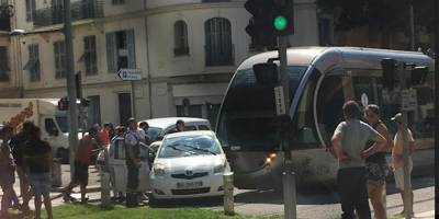 Le tramway percute une voiture à Nice, la circulation perturbée