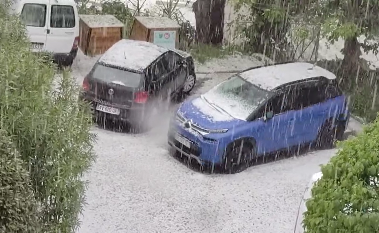 Vos images de l'impressionnant orage de grêle qui s'abat sur les Alpes-Maritimes ce jeudi