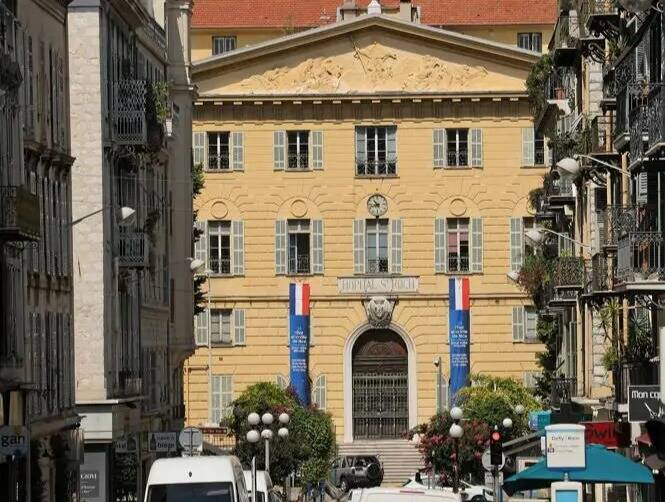 Emmanuel Macron lancera-t-il le chantier de l'hôtel des polices sur le site de l'ancien hôpital Saint-Roch à Nice?