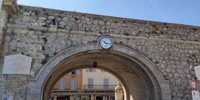 Pourquoi cette horloge d'Antibes ne donne l'heure exacte que deux fois par jour