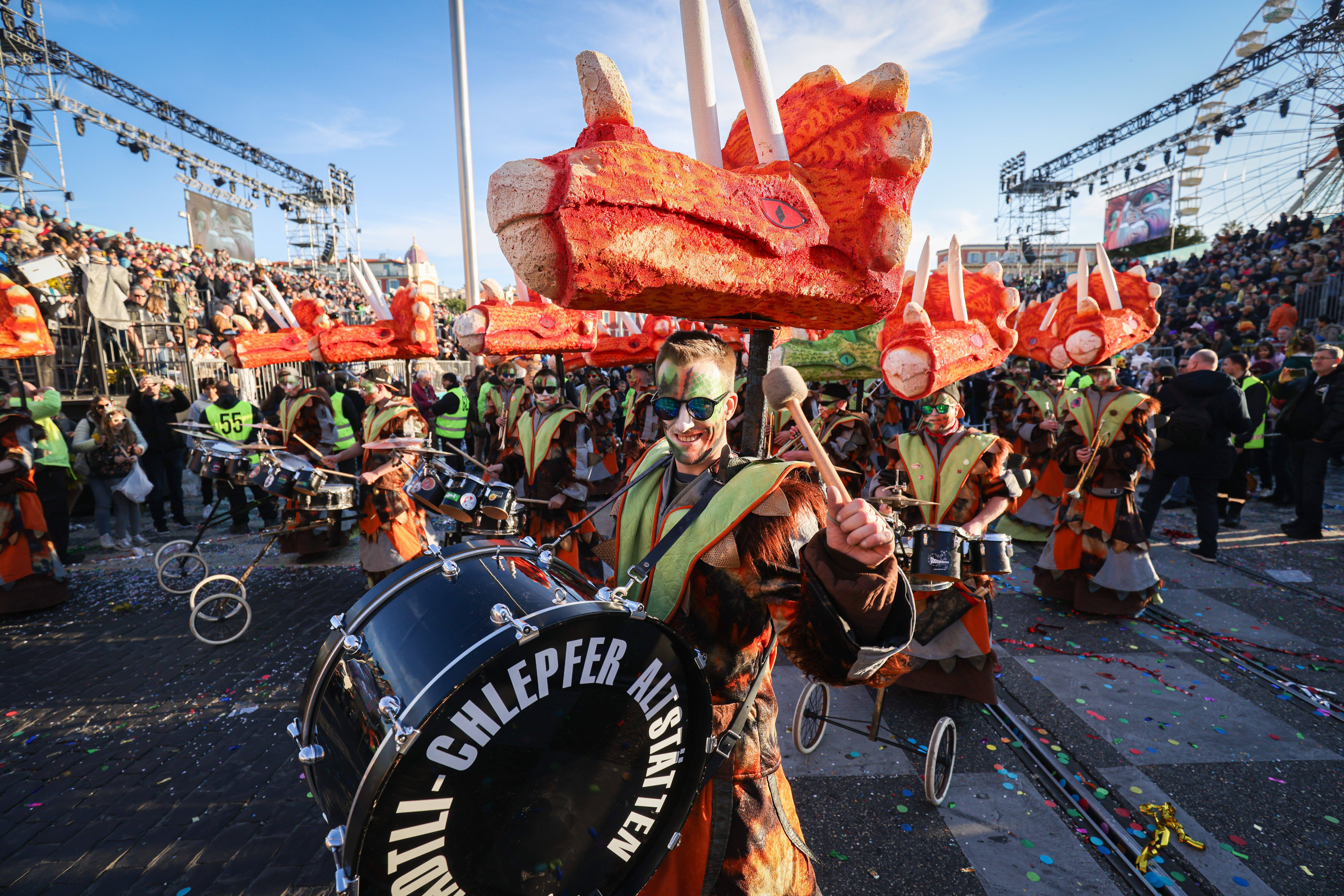 Pourquoi les bombes de serpentins sont interdites cette année au Carnaval  de Nice - Nice-Matin