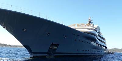 PHOTOS. L'un des yachts les plus luxueux au monde s'est ancré à Porquerolles