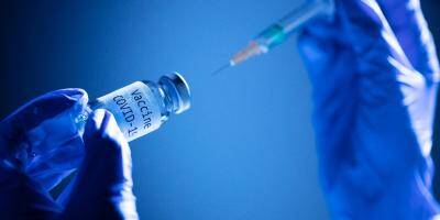 Est-ce que les personnes testées positives à la Covid-19 devront se faire vacciner?