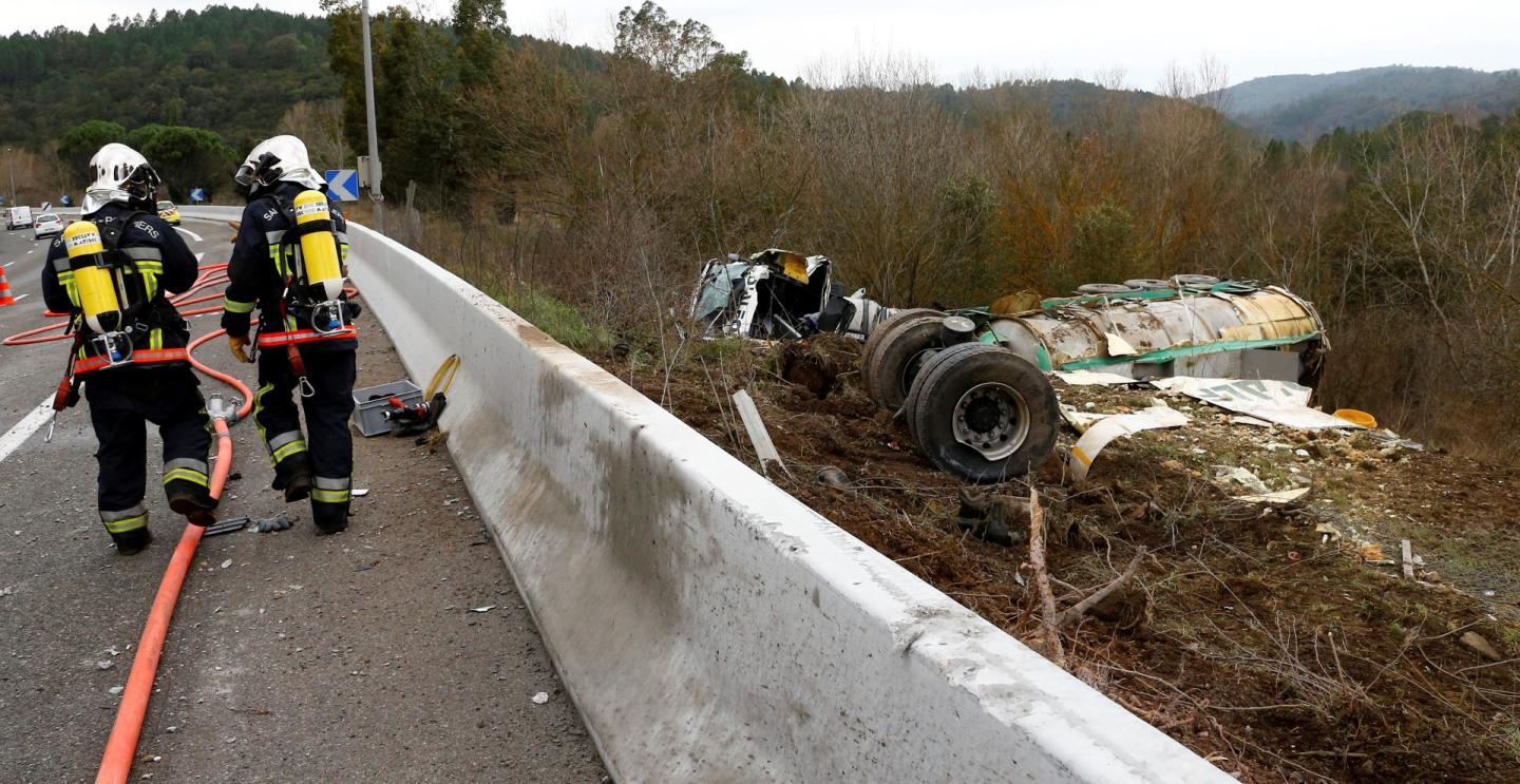 PHOTOS & VIDEO. Les images impressionnantes du camionciterne accidenté sur l'A8 NiceMatin PHOTOS & VIDEO. Les images impressionnantes du camionciterne accidenté sur l'A8 NiceMatin