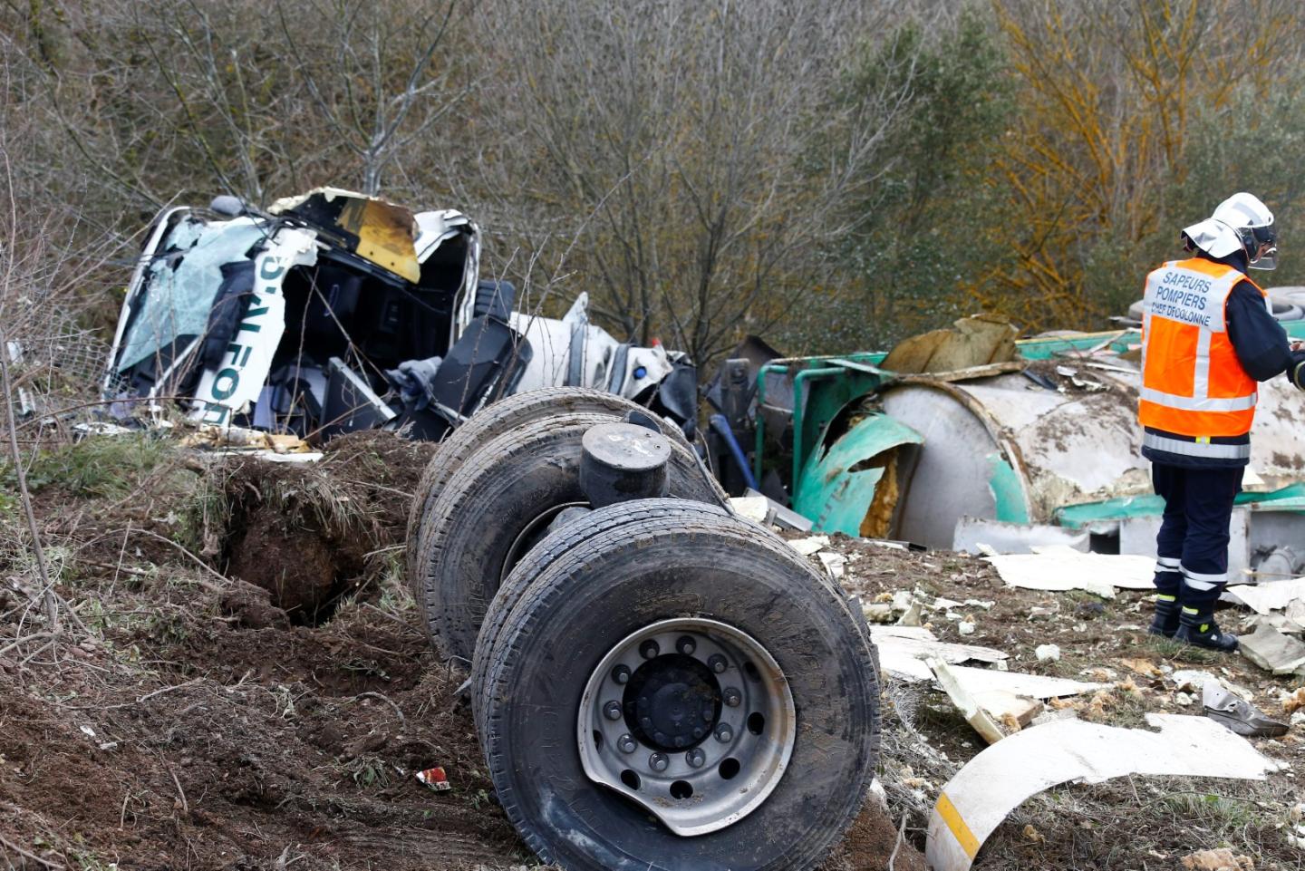 PHOTOS & VIDEO. Les images impressionnantes du camionciterne accidenté sur l'A8 NiceMatin PHOTOS & VIDEO. Les images impressionnantes du camionciterne accidenté sur l'A8 NiceMatin