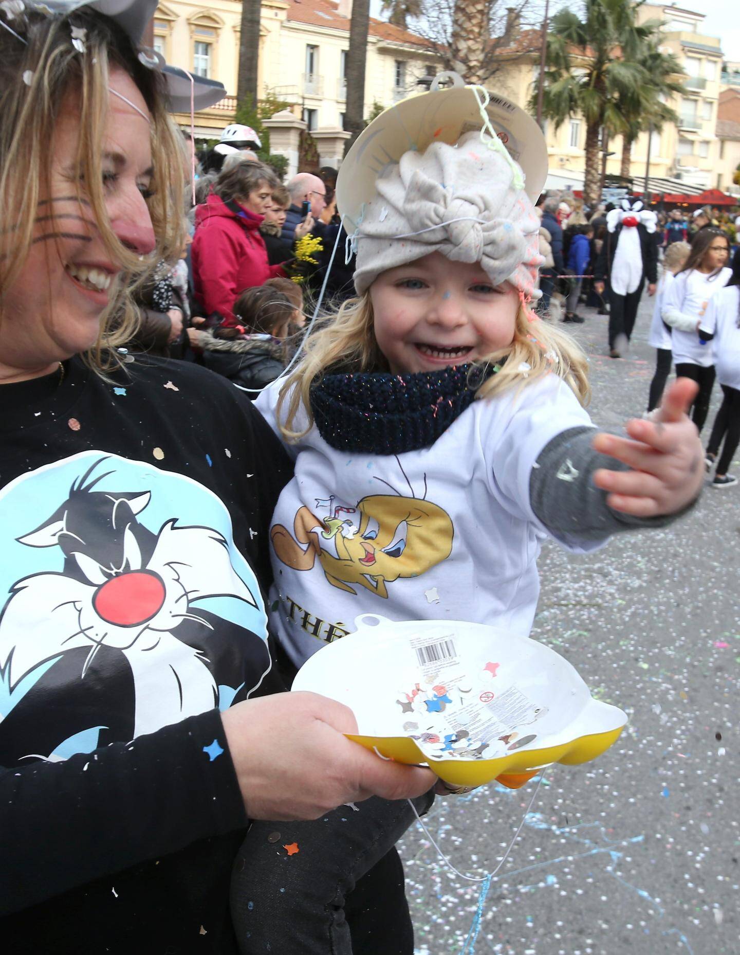 Revivez en images le corso du mimosa à SainteMaxime consacré cette année au cinéma VarMatin