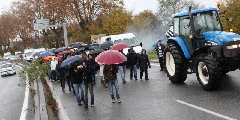 Les "Bonnets rouges" de Fréjus Saint-Raphaël sous la pluie ...