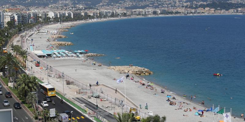 Il Se Masturbe Sur La Plage Un Tmoin Prend Une Photo Et Lenvoie La