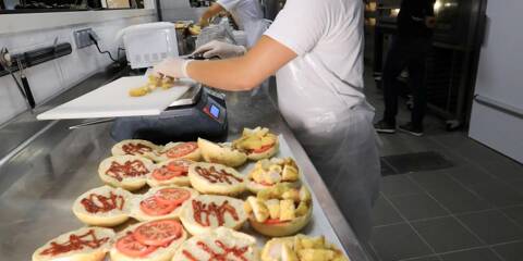 Pains, sandwiches, pâtisseries fabriqués devant vous Cette