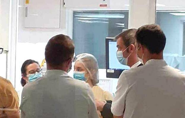 Surprise visit by Minister of Health Olivier Véran to Draguignan hospital