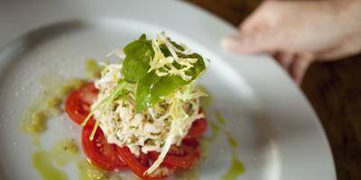 LA RECETTE DU JOUR. Mille-feuilles de crabe aux tomates