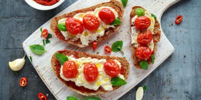 LA RECETTE DU JOUR. Toasts tomate, ricotta et basilic