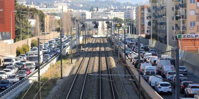 Un accident provoque des bouchons sur la voie Mathis ce lundi matin à Nice