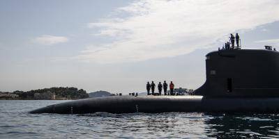 Le SNA Suffren se révèle timidement dans son port d'attache à Toulon