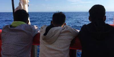 5 migrants morts dans un naufrage en Méditerranée, une centaine de personnes sauvées dont des bébés et des enfants
