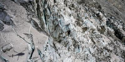 Accès toujours bloqués au pied d'un glacier menaçant de s'effondrer en Italie