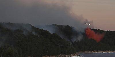 Plusieurs centaines d'hectares de végétation ravagés par l'incendie à Istres, la situation évolue 
