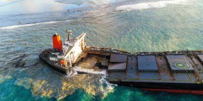 Marée noire à l'île Maurice: le bateau échoué s'est brisé en deux