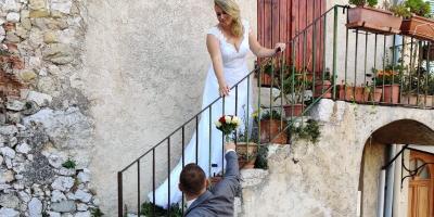 Il avait lancé un SOS pour que sa fiancée le rejoigne malgré la fermeture des frontières: les deux amoureux se sont enfin mariés à Tourrettes-Levens