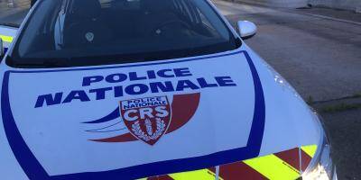 En scooter, un jeune s'encastre dans un fourgon de police sur l'A57 avec près de 18.000euros sur lui