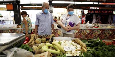 Antibes rend obligatoire le masque sur les marchés ouverts et à la braderie