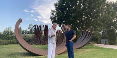 Emmanuel Macron en visite chez le sculpteur Bernar Venet dans le Var