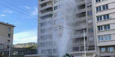 VIDEO. Un ouvrier perce une canalisation: impressionnant geyser dans le centre-ville de Toulon