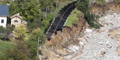 Chaussées effondrées, éboulements... Le point sur l'état des routes dimanche matin dans les Alpes-Maritimes