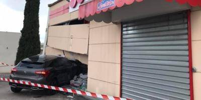 Un conducteur défonce la devanture d'un magasin JouéClub à Sainte-Maxime