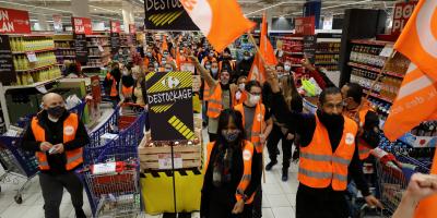 VIDÉO. Des employés de Carrefour protestent contre le plan 